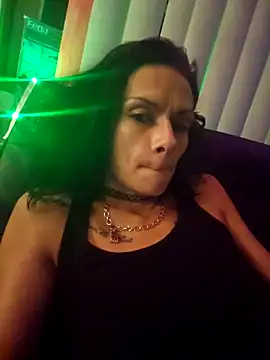 Snapshot of BravenChains chatting on 5, 11, 2025 BravenChains online show from 5, 11, 2025