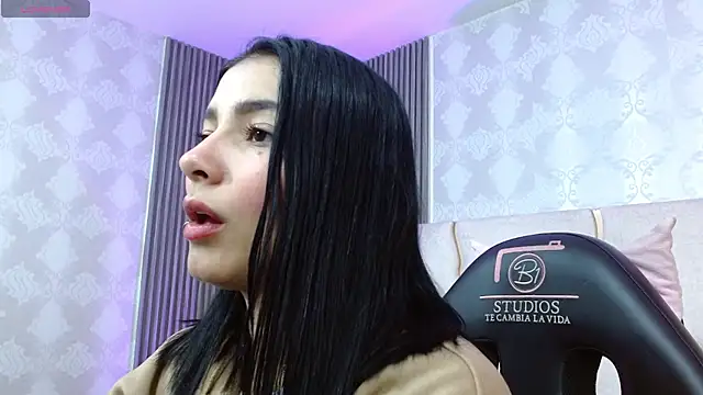 Snapshot of Gaby_tay1 chatting on 12, 10, 2025 Gaby tay1 online show from 12, 10, 2025