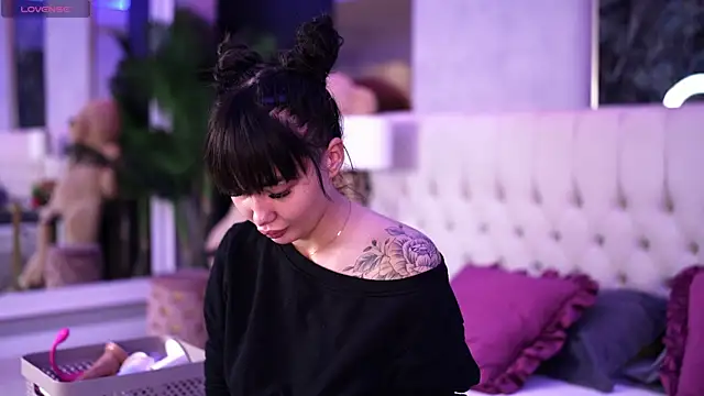 SashaFerrera online show from 28, 10, 2025