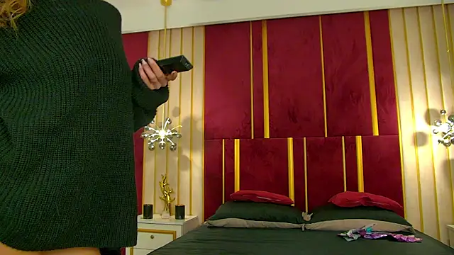 Snapshot of ChloeSins_ chatting on 18, 11, 2025 ChloeSins online show from 18, 11, 2025