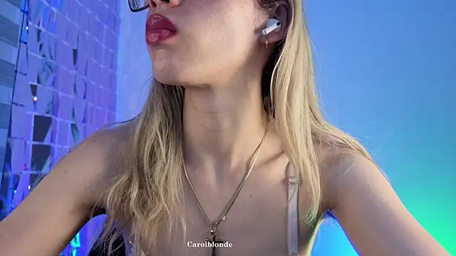 Carolblonde online show from 11, 11, 2025