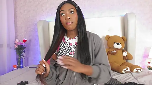 ThianaLopez online show from 22, 11, 2025