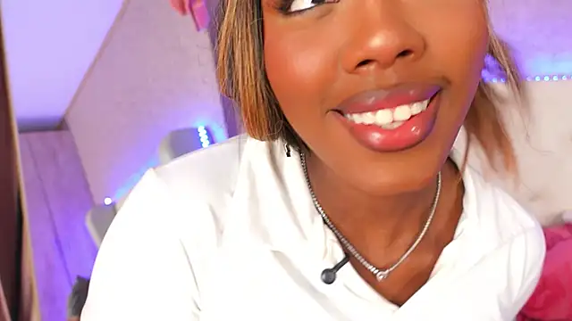 ThianaLopez online show from 15, 5, 2026
