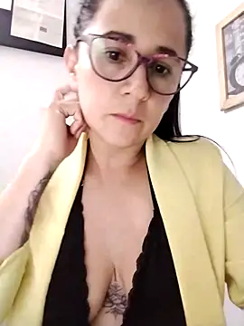 Alanna 11 online show from 6, 3, 2025