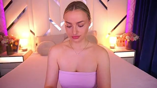 Snapshot of LindsieGreyy chatting on 8, 6, 2026 LindsieGreyy online show from 8, 6, 2026