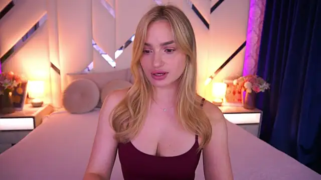 Snapshot of LindsieGreyy chatting on 4, 6, 2026 LindsieGreyy online show from 4, 6, 2026