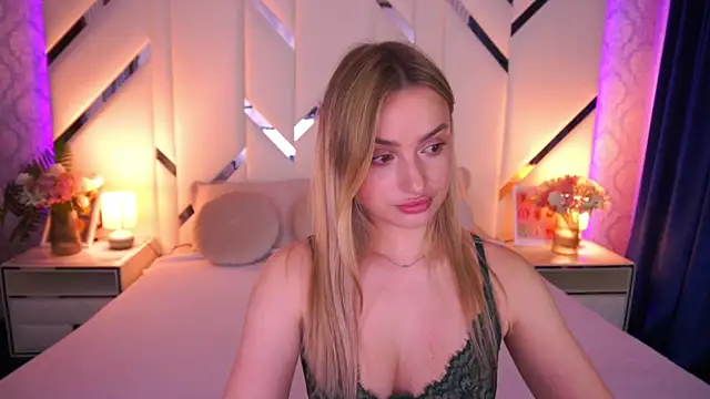 Snapshot of LindsieGreyy chatting on 10, 5, 2026 LindsieGreyy online show from 10, 5, 2026