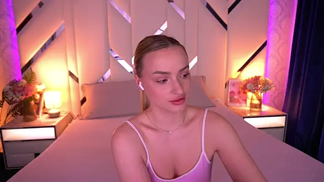 Snapshot of LindsieGreyy chatting on 7, 5, 2026 LindsieGreyy online show from 7, 5, 2026