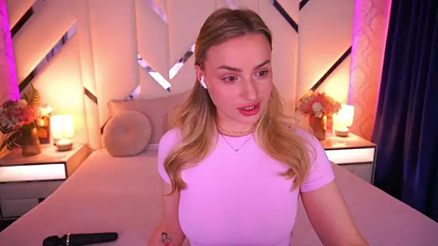 Snapshot of LindsieGreyy chatting on 3, 5, 2026 LindsieGreyy online show from 3, 5, 2026