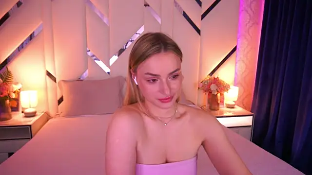 Snapshot of LindsieGreyy chatting on 4, 5, 2026 LindsieGreyy online show from 4, 5, 2026