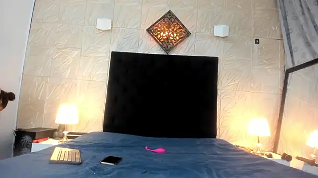 ChanelleJohnson  online show from 17, 10, 2025