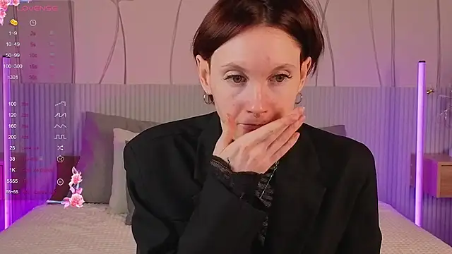 Snapshot of JoYung chatting on 8, 10, 2025 JoYung online show from 8, 10, 2025