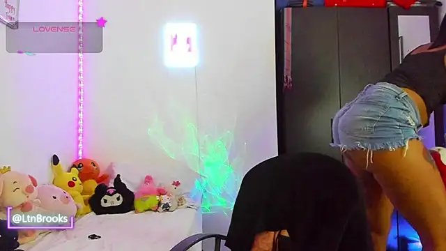 Annaa Brooks online show from 26, 10, 2025