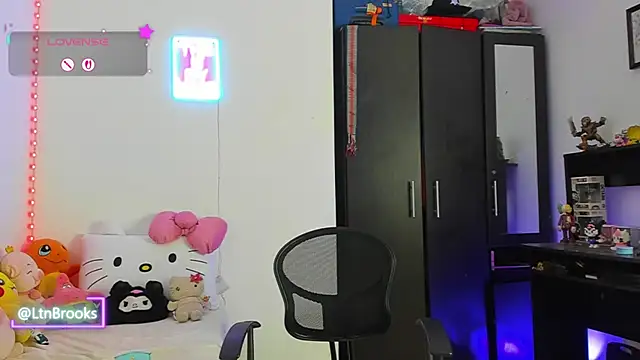 Annaa Brooks online show from 5, 11, 2025