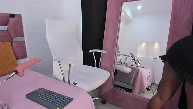 Snapshot of Nathy_Ross chatting on 24, 11, 2025 Nathy Ross online show from 24, 11, 2025