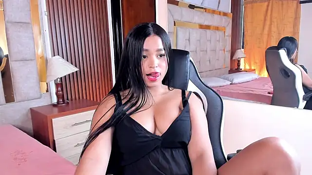 Snapshot of _JuliSweet_ chatting on 18, 11, 2025 JuliSweet online show from 18, 11, 2025