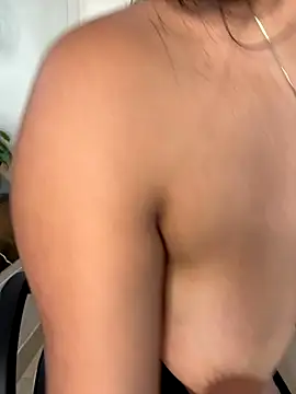 Snapshot of _JuliSweet_ chatting on 28, 11, 2025 JuliSweet online show from 28, 11, 2025