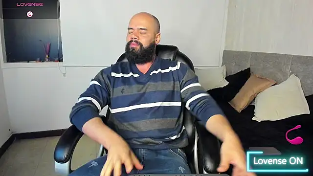 Luke Diaz7 online show from 10, 10, 2025