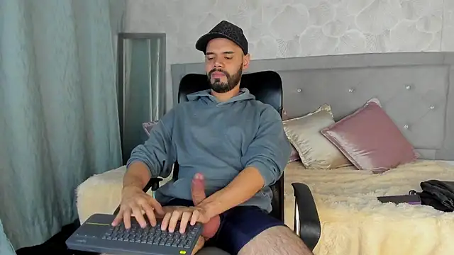 Luke Diaz7 online show from 4, 3, 2025