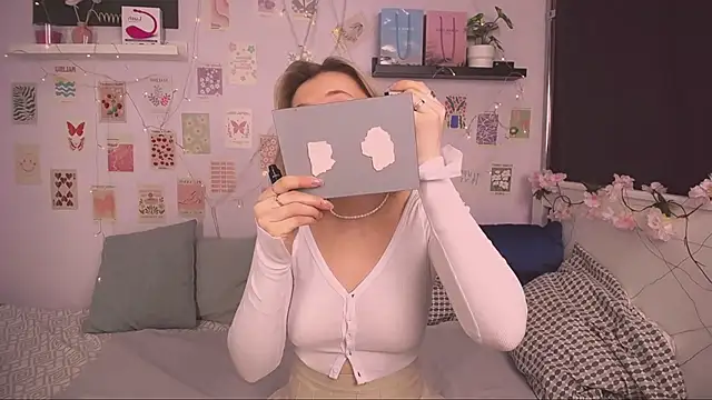 Snapshot of EllySunlover chatting on 3, 3, 2025 EllySunlover online show from 3, 3, 2025