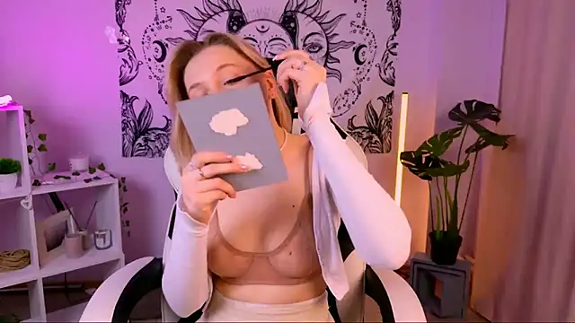 Snapshot of EllySunlover chatting on 22, 3, 2025 EllySunlover online show from 22, 3, 2025