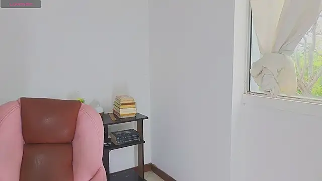 Snapshot of atenea_02_love chatting on 24, 5, 2026 atenea 02 love online show from 24, 5, 2026