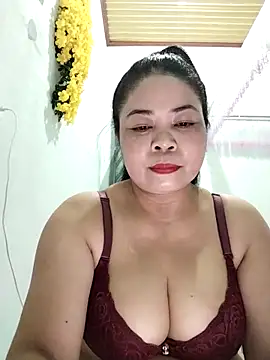 Baby-bigtits2024 online show from 4, 3, 2025