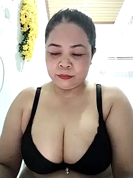 Baby-bigtits2024 online show from 17, 12, 2025