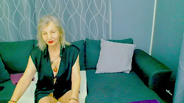 Snapshot of adeleadison chatting on 30, 10, 2025 adeleadison online show from 30, 10, 2025