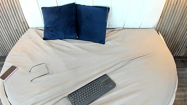 gabriela fox  online show from 1, 3, 2025