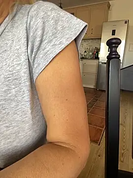 Snapshot of DeboraXporn chatting on 22, 10, 2025 DeboraXporn online show from 22, 10, 2025