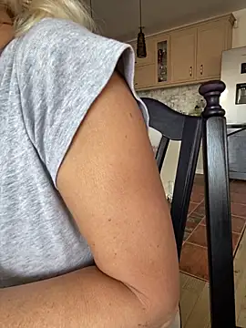 Snapshot of DeboraXporn chatting on 23, 10, 2025 DeboraXporn online show from 23, 10, 2025