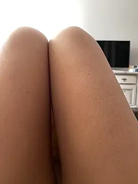 Snapshot of DeboraXporn chatting on 13, 11, 2025 DeboraXporn online show from 13, 11, 2025