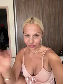 DeboraXporn online show from 19, 6, 2026