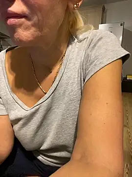 Snapshot of DeboraXporn chatting on 21, 10, 2025 DeboraXporn online show from 21, 10, 2025