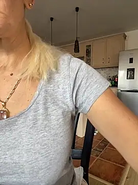 Snapshot of DeboraXporn chatting on 29, 10, 2025 DeboraXporn online show from 29, 10, 2025