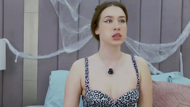 Jackie White  online show from 2, 11, 2025