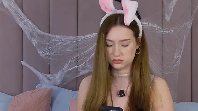 Jackie White  online show from 27, 10, 2025