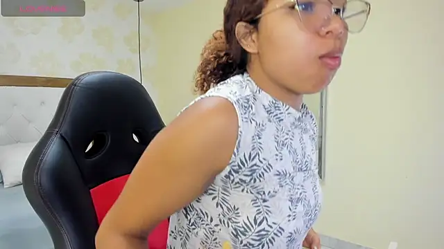 Snapshot of MELINAMARTINS chatting on 10, 10, 2025 MELINAMARTINS online show from 10, 10, 2025