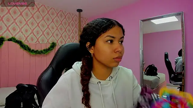 Snapshot of MELINAMARTINS chatting on 29, 11, 2025 MELINAMARTINS online show from 29, 11, 2025