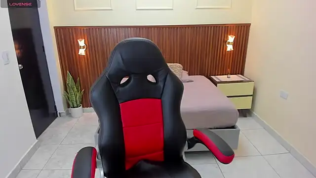 Snapshot of MELINAMARTINS chatting on 24, 11, 2025 MELINAMARTINS online show from 24, 11, 2025