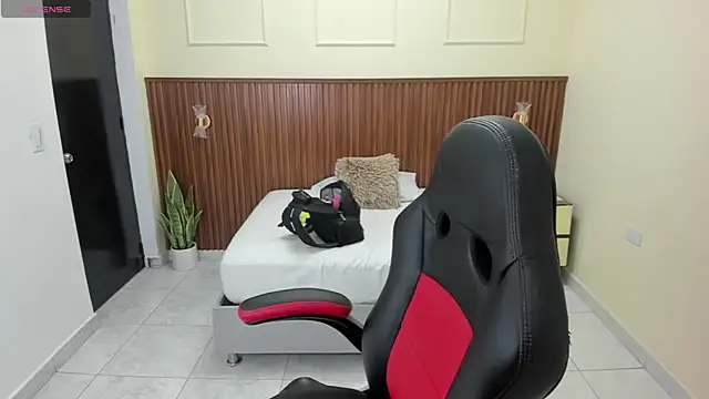 Snapshot of MELINAMARTINS chatting on 25, 11, 2025 MELINAMARTINS online show from 25, 11, 2025