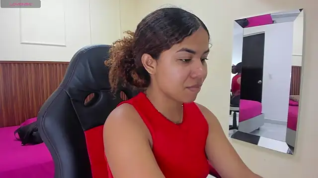 Snapshot of MELINAMARTINS chatting on 8, 10, 2025 MELINAMARTINS online show from 8, 10, 2025