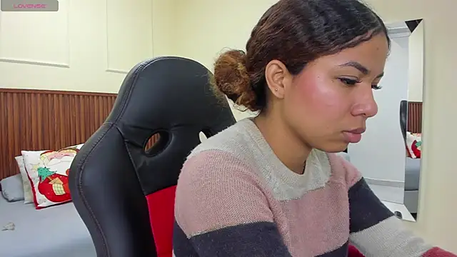 MELINAMARTINS online show from 3, 12, 2025