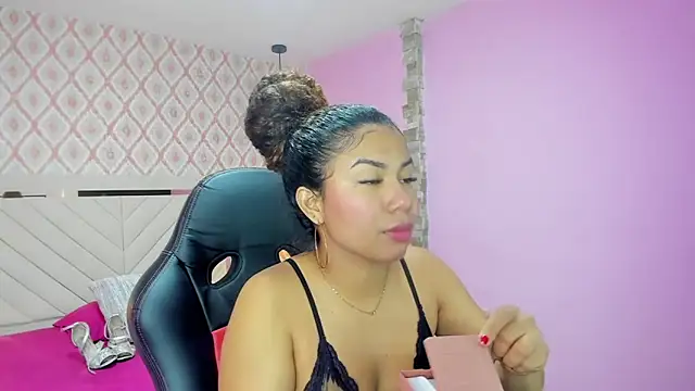 Snapshot of MELINAMARTINS chatting on 30, 10, 2025 MELINAMARTINS online show from 30, 10, 2025