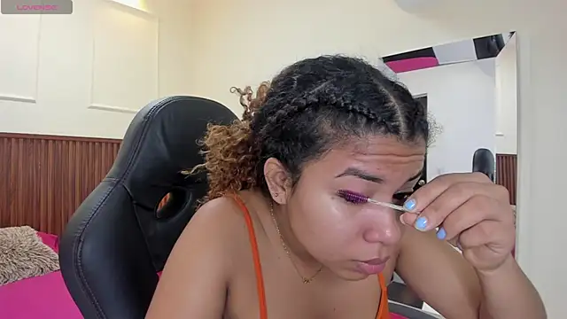 Snapshot of MELINAMARTINS chatting on 21, 11, 2025 MELINAMARTINS online show from 21, 11, 2025