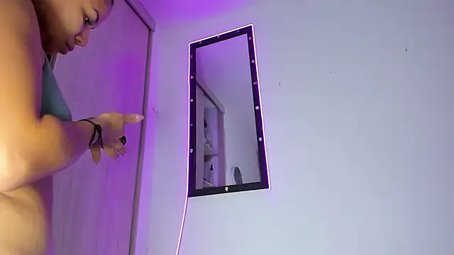 MELINAMARTINS online show from 22, 4, 2026