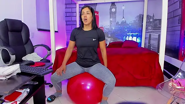 Snapshot of cristal_crossfitx chatting on 30, 6, 2026 cristal crossfitx online show from 30, 6, 2026