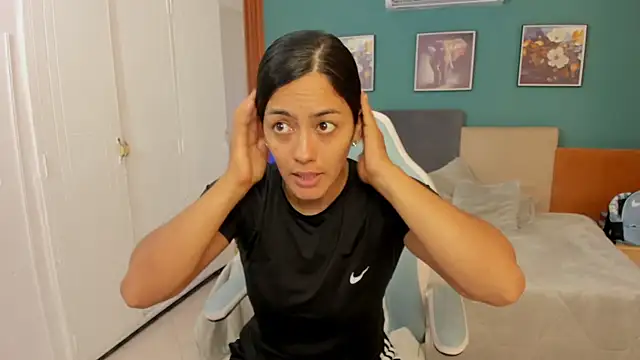 Snapshot of cristal_crossfitx chatting on 18, 6, 2026 cristal crossfitx online show from 18, 6, 2026