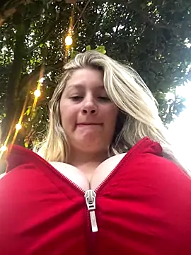 Snapshot of aurora_coldd chatting on 8, 10, 2025 aurora coldd online show from 8, 10, 2025